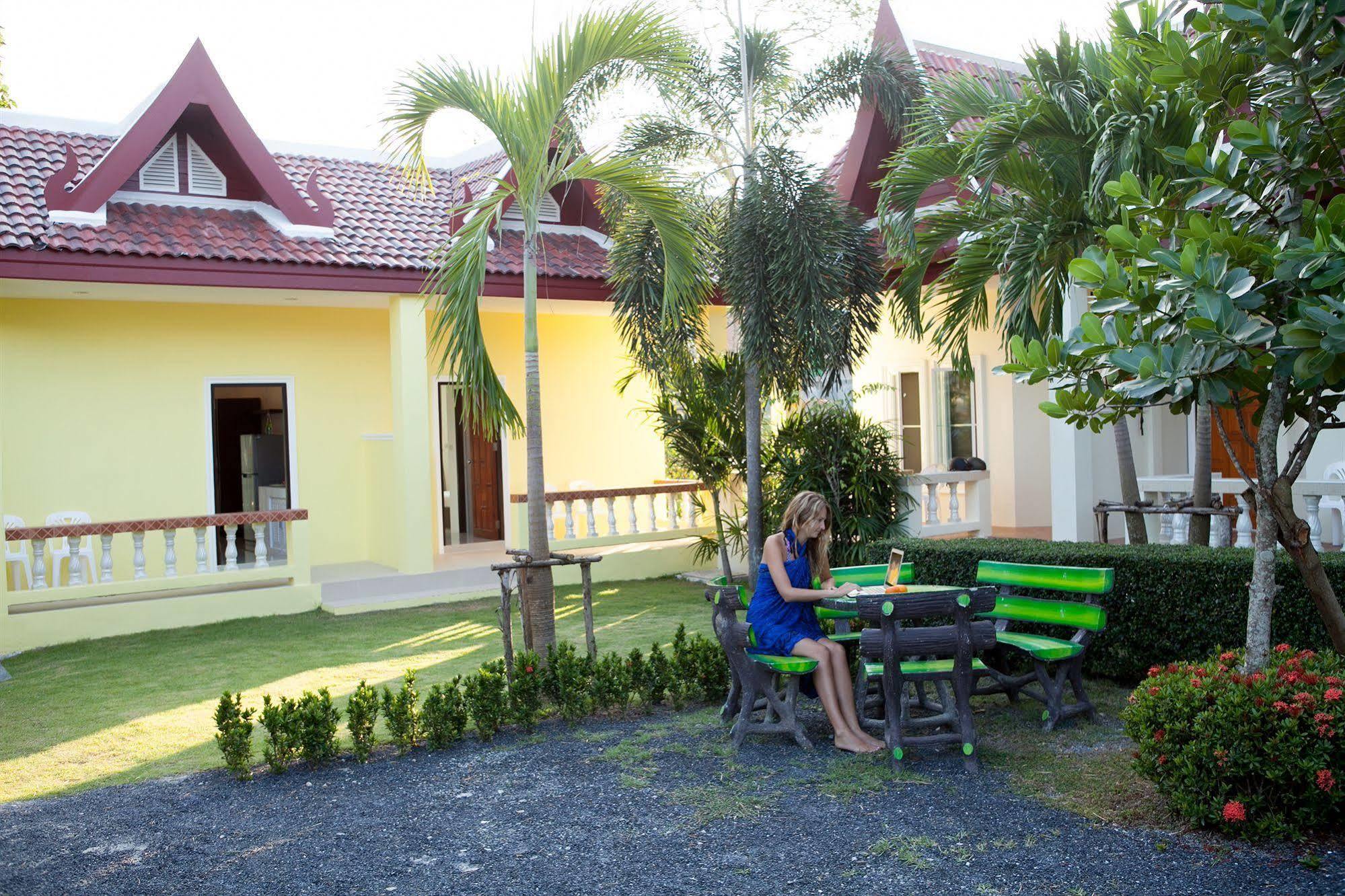 Lucky Lek Resort Rawai Exterior foto